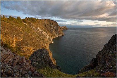 Починете на езерото Байкал през есента: до неизвестните дълбини