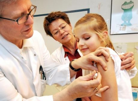 Тийнейджърите са податливи на инфекция с хепатит В, въпреки ваксинацията